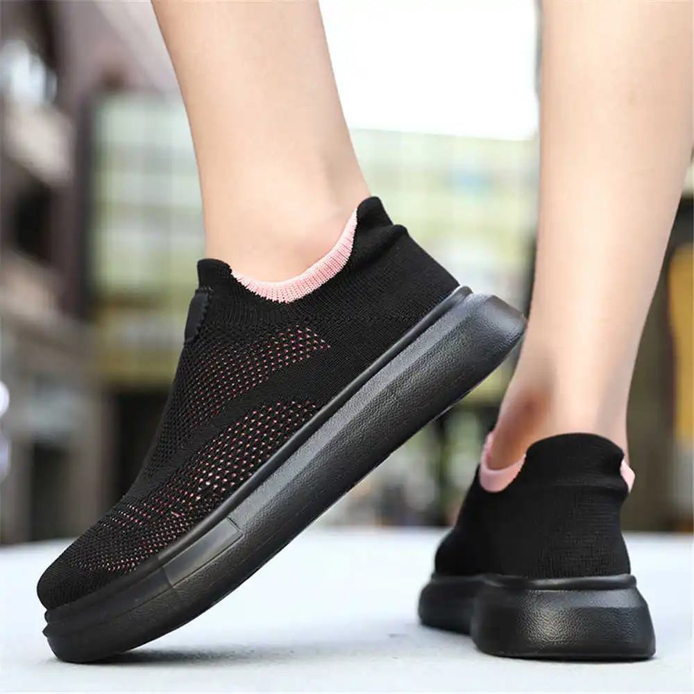 Tech Trend Accessories - Calze con plateau scarpe marroni per