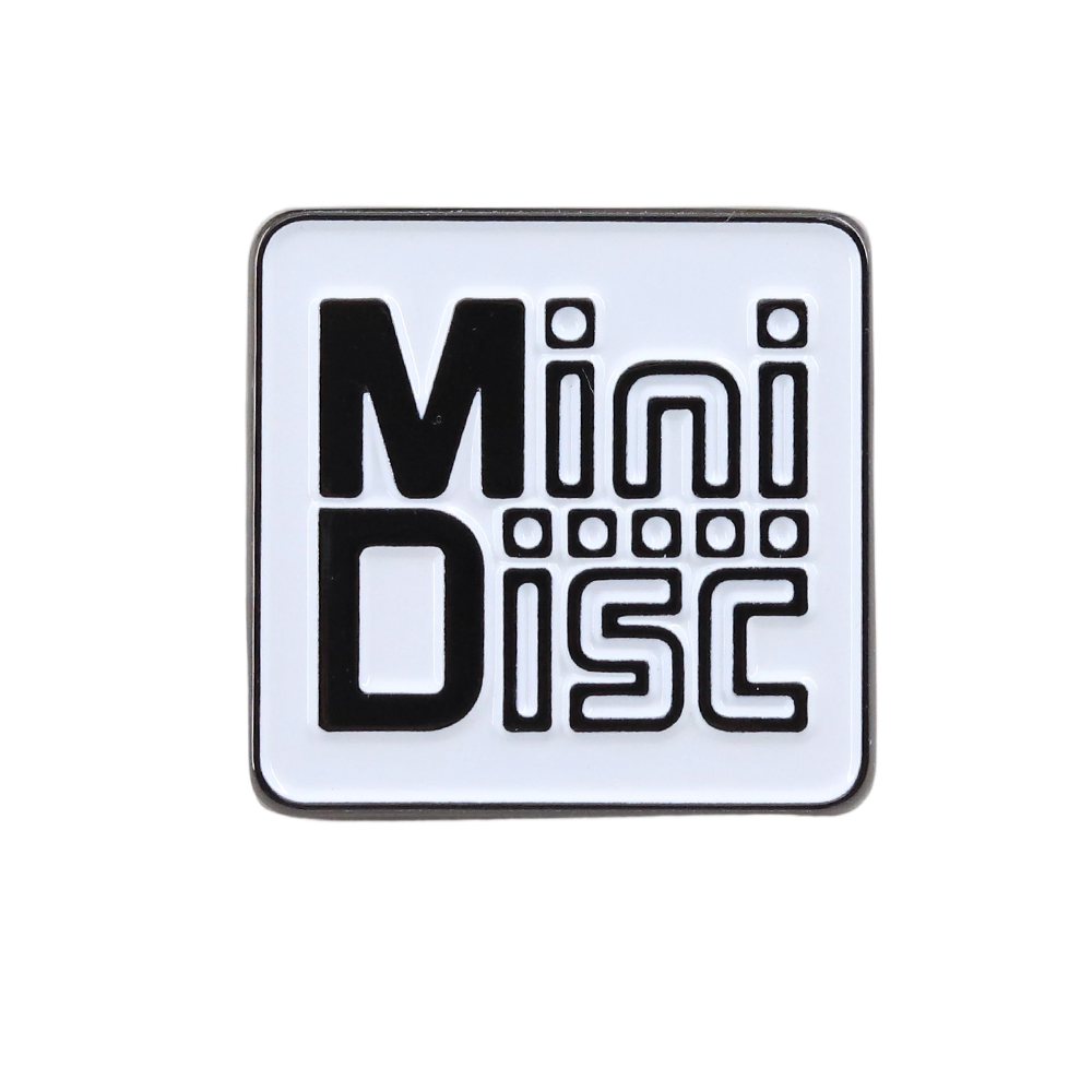 Spilla smaltata con logo MiniD - Tech Accessories Backpack recensione e prezzo